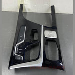 Bild in die Galerieansicht laden, Original BMW 5er G30 G31 G32 Mittelkonsolenverkleidung Klavierlack Schwarz Rechtslenker 8071621 Gebrauchtteil