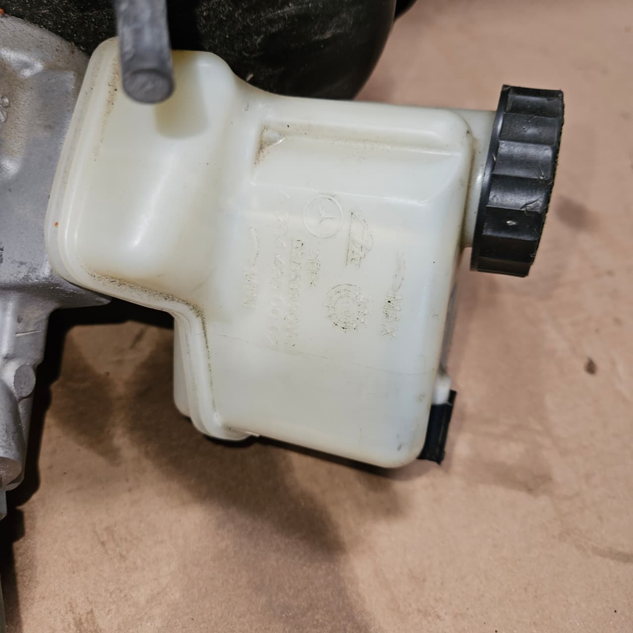 Mercedes-Benz Brake Booster A2124300930 E-Class W212 C-Class W204 OEM