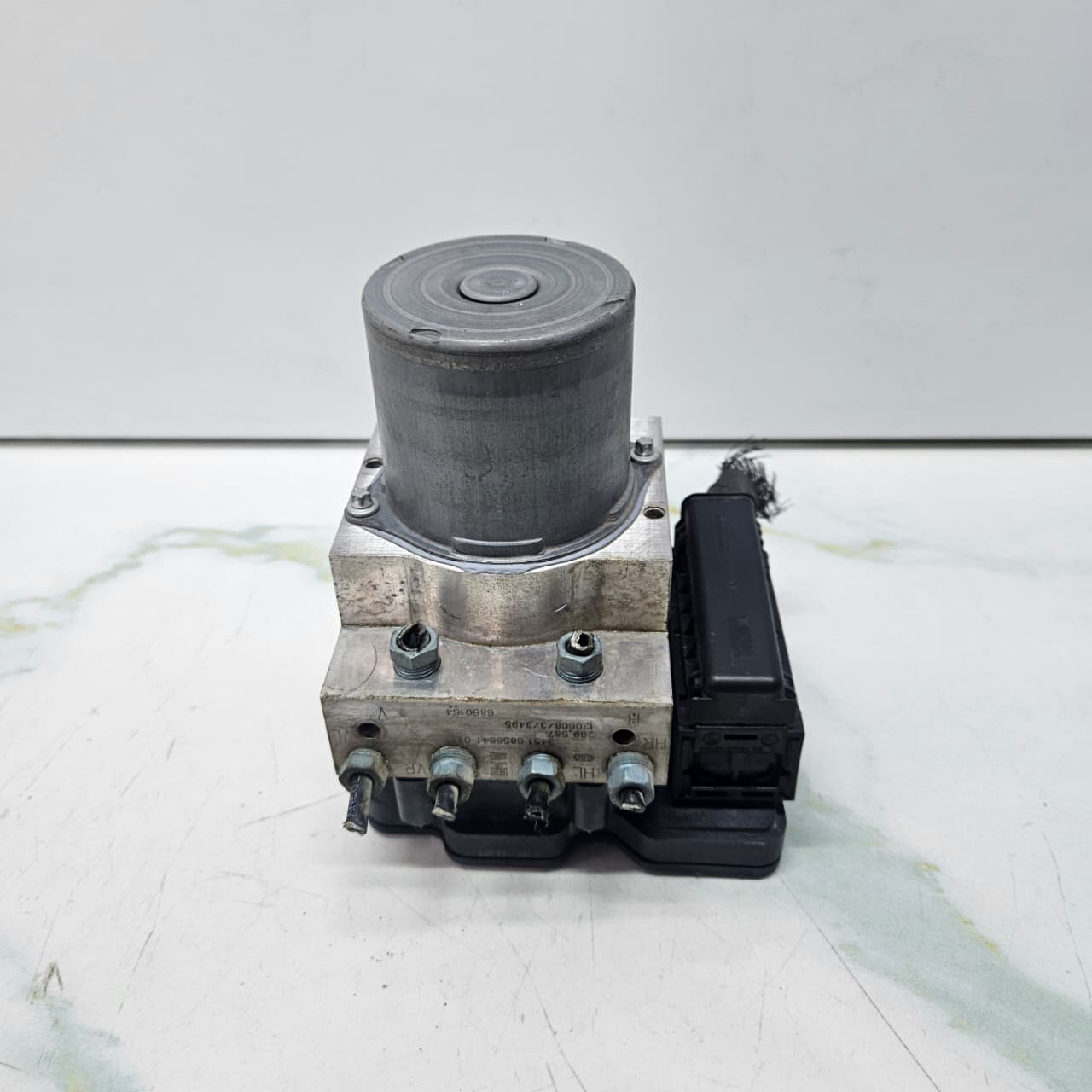 2012-2016 BMW 5 Series F10 F11 535i ABS Pump Control Module 6865852 OEM