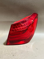 Bild in die Galerieansicht laden, BMW 7 Series F01 F02 F03 F04 Right Rear Tail Light Lamp 7182198 OEM