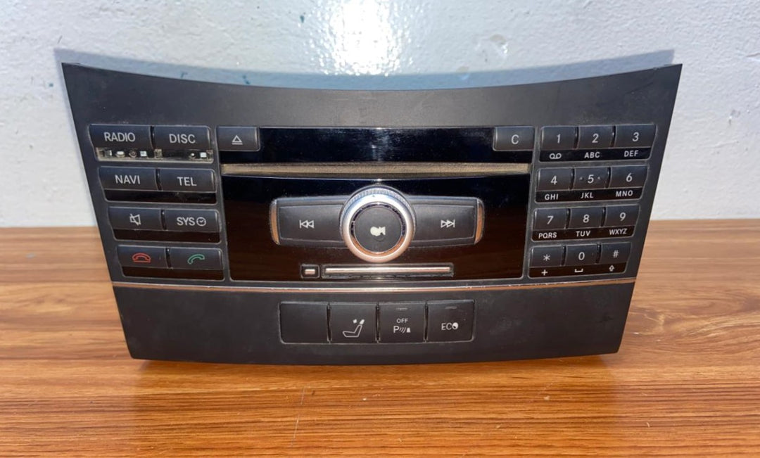 Mercedes-Benz Head Unit CD Player A2129008309 E-Class W212 OEM Radio Audio