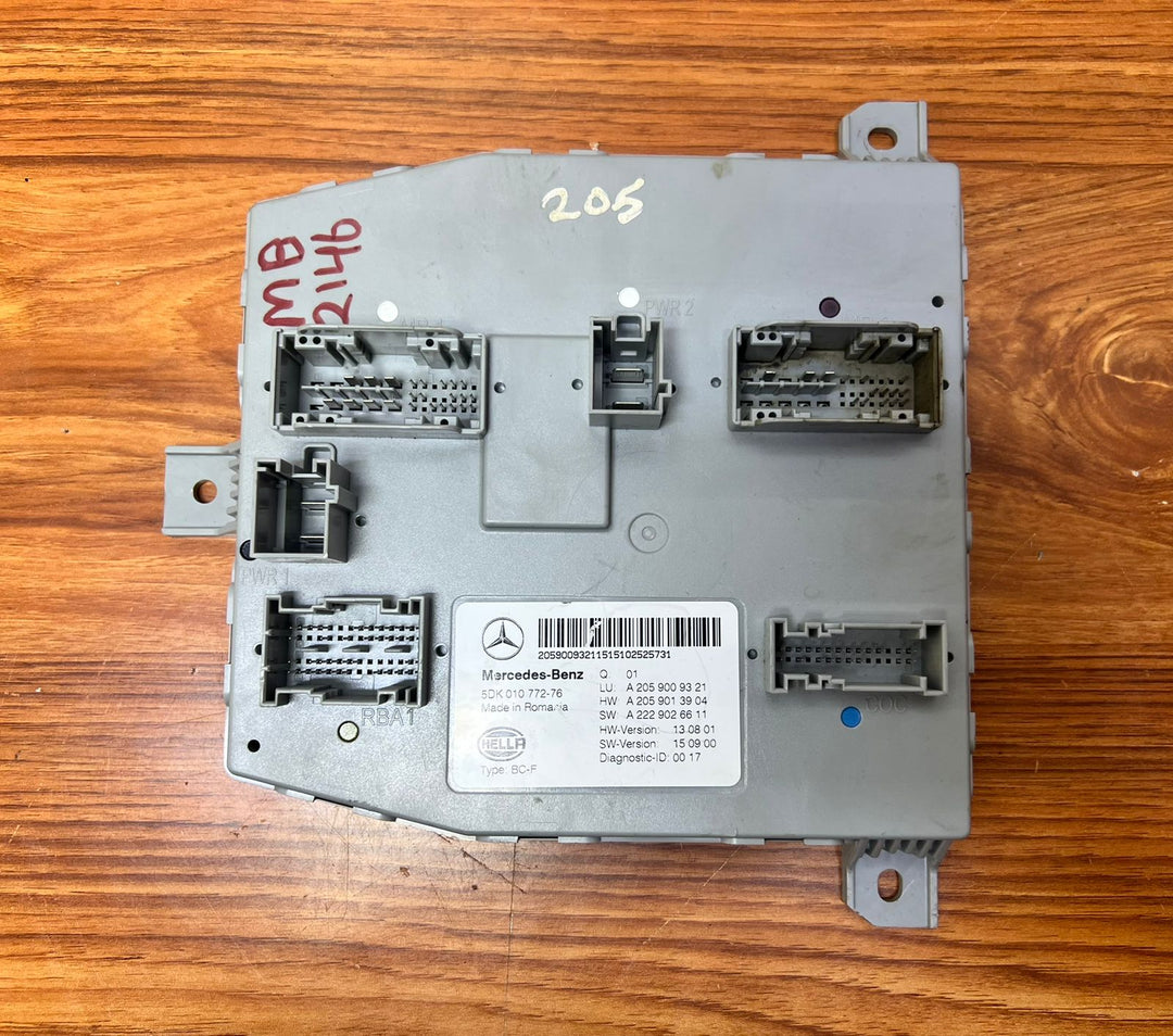 Mercedes-Benz C-Class Front SAM Body Control Module A2059009321 W205 OEM