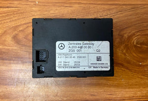 Mercedes-Benz Central Gateway Control Unit Module A2034450000 C-Class W203 OEM