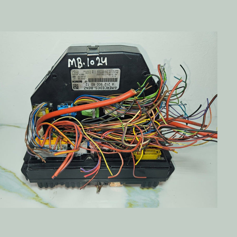 10-16 Mercedes-Benz W212 W204 Front SAM Module Relay Fuse Box A212 9006012 OEM