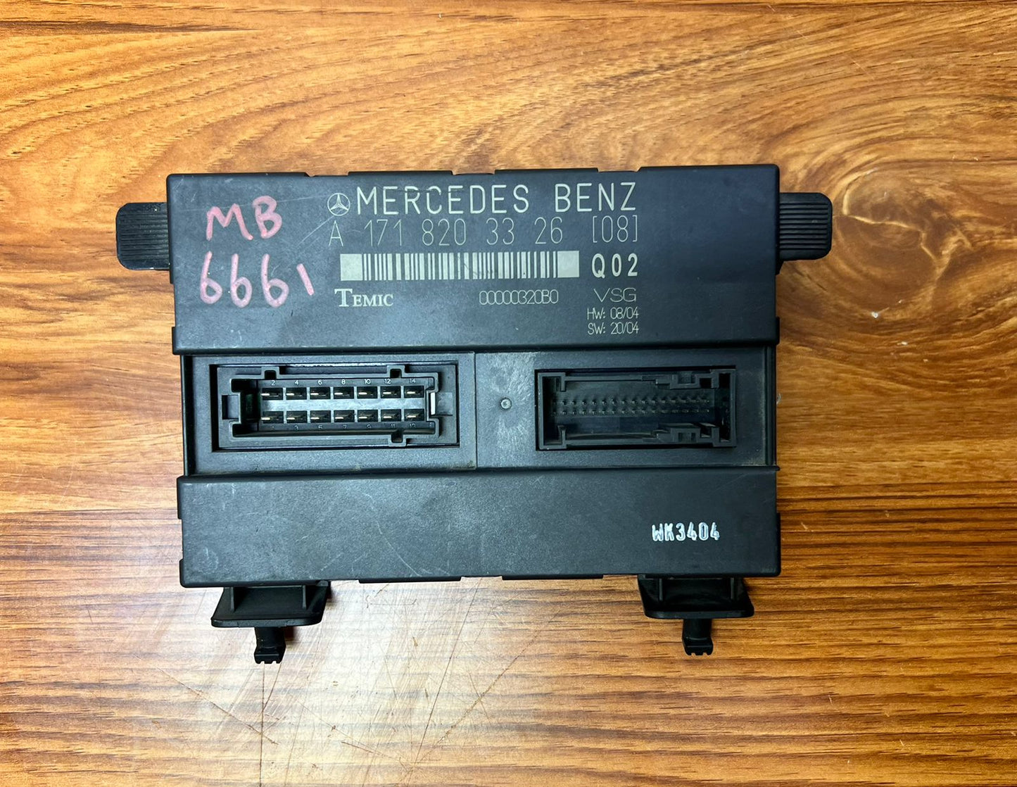 Mercedes-Benz SLK Convertible Roof Control Module A1718203326 R171 SLK-Class OEM