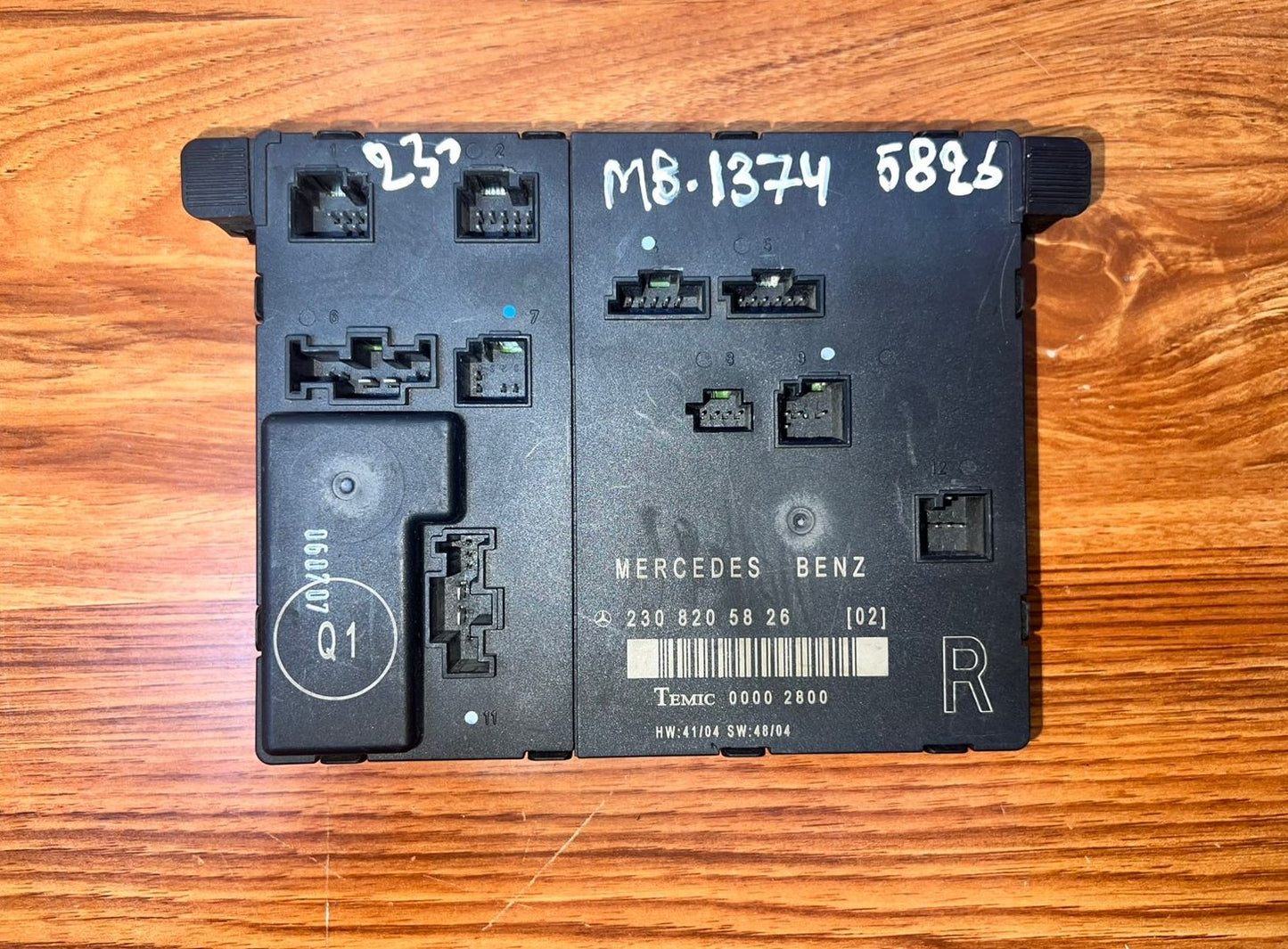 Mercedes-Benz SL-Class R230 Door Central Lock Control Unit FR A2308205826 OEM