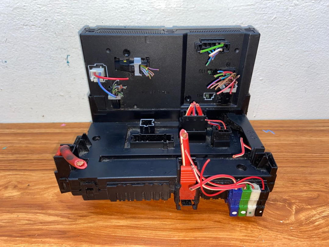 Mercedes-Benz S550 W221 Rear SAM Fuse Box Control Module A2215403050 A2215402462 OEM