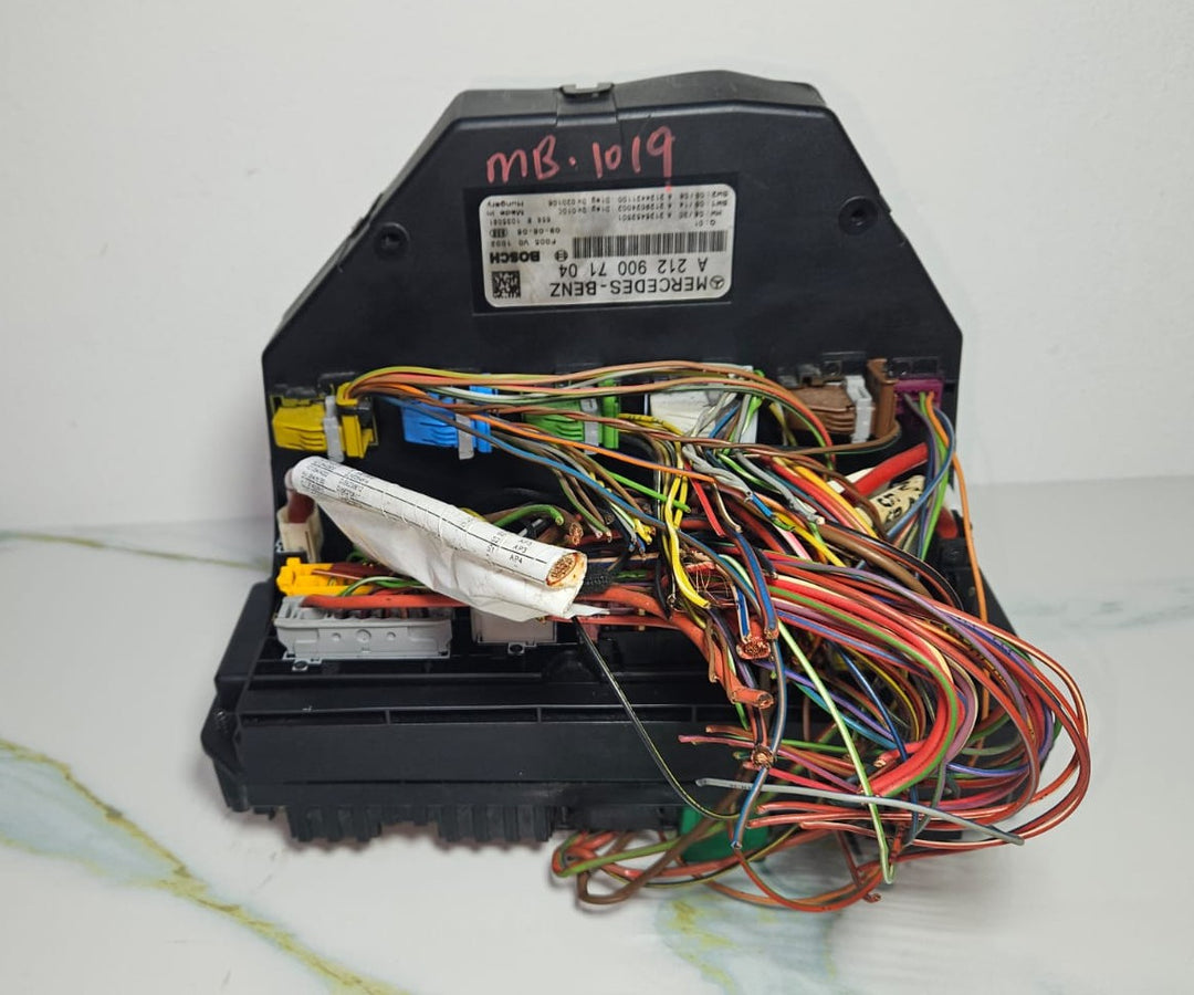 10-16 Mercedes-Benz W212 W204 Front SAM Module Relay Fuse Box A212 9007104 OEM