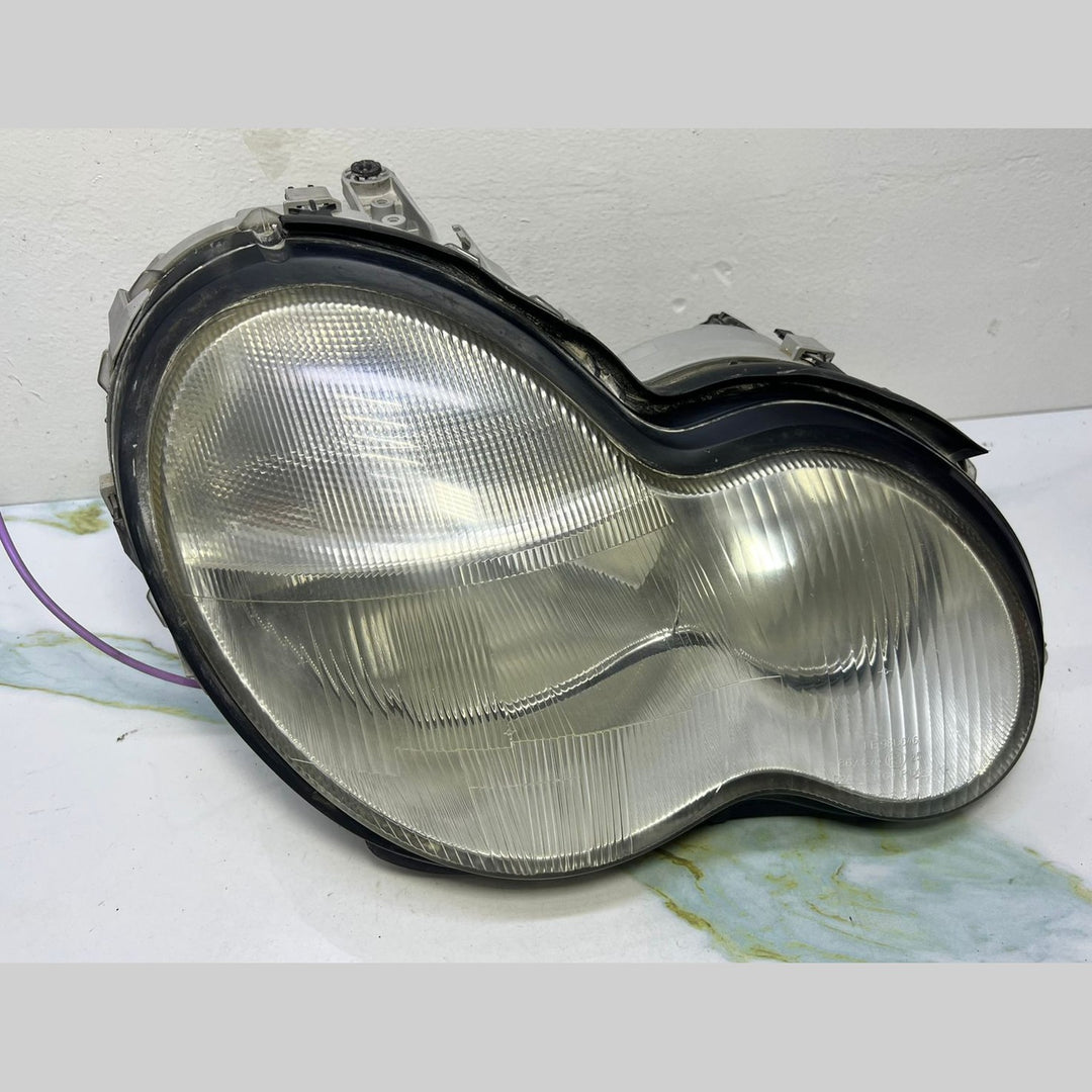 2001-02 Mercedes W203 C-Class Front Right Side Head light Headlamp A203 8200861