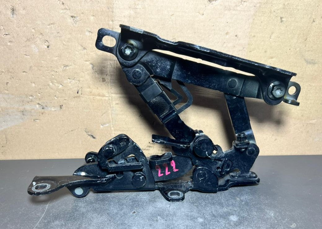 2015-2020 Mercedes-Benz S-Class W222 Front Right Side Bonnet Hinge A222 8800228