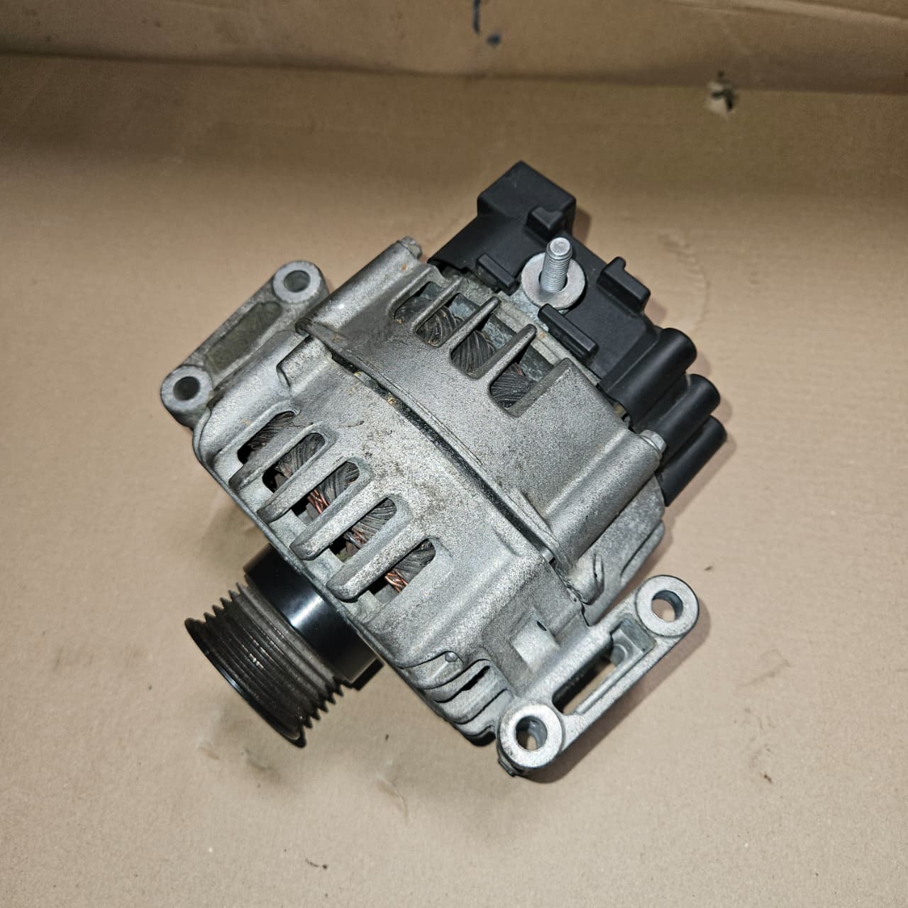 2014-2016 Mercedes-Benz E250 Alternator A0009062822 W212 E-Class X253 W447 Vito OEM