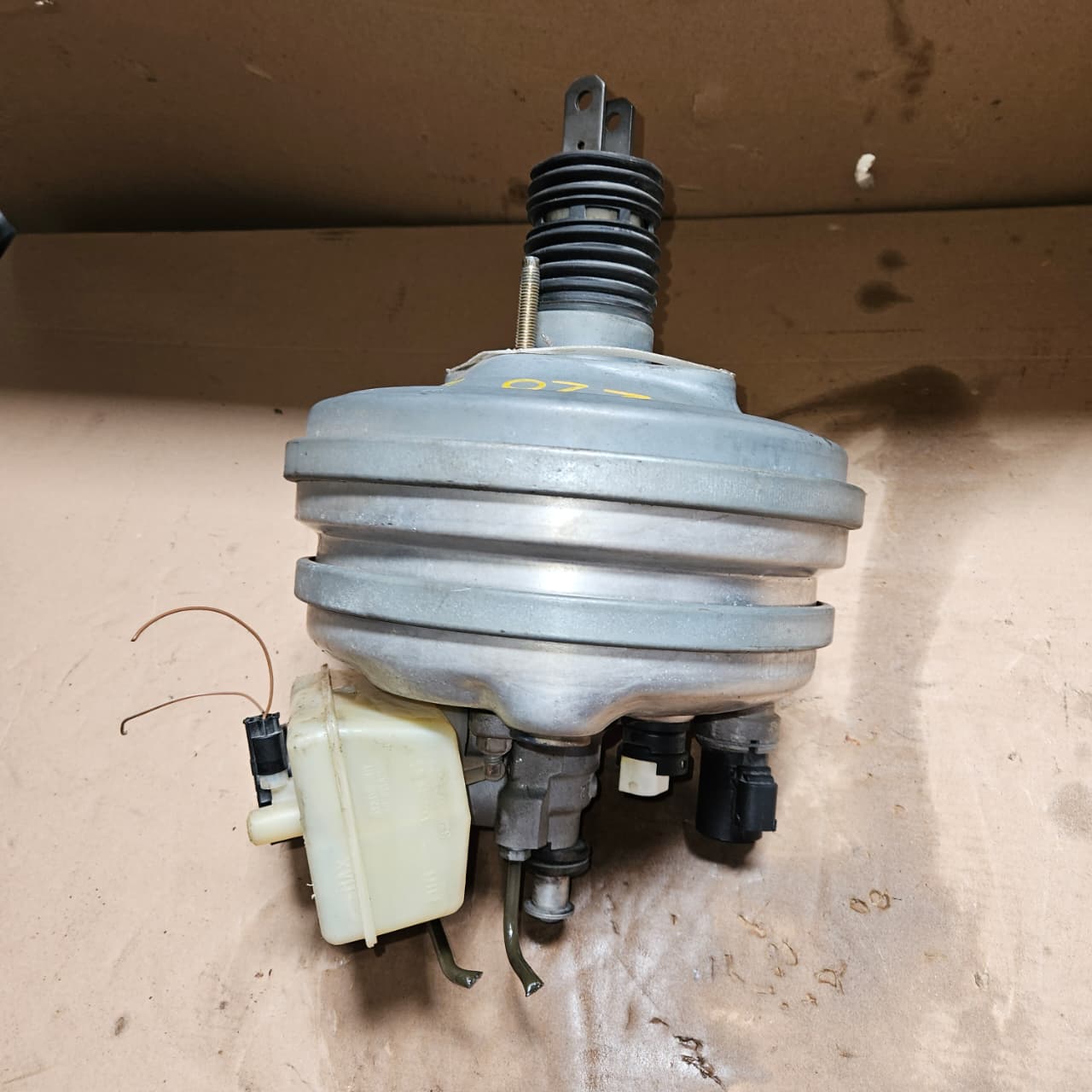 Mercedes-Benz S320 CDI Vacuum Brake Booster A0054302430 W220 S-Class OEM