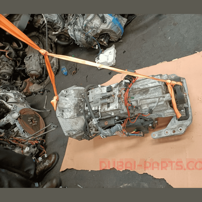 علبة تروس M5 V10 E60 مع قابضات على منصة نقالة