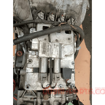 علبة تروس M5 V10 E60 مع قابضات على منصة نقالة