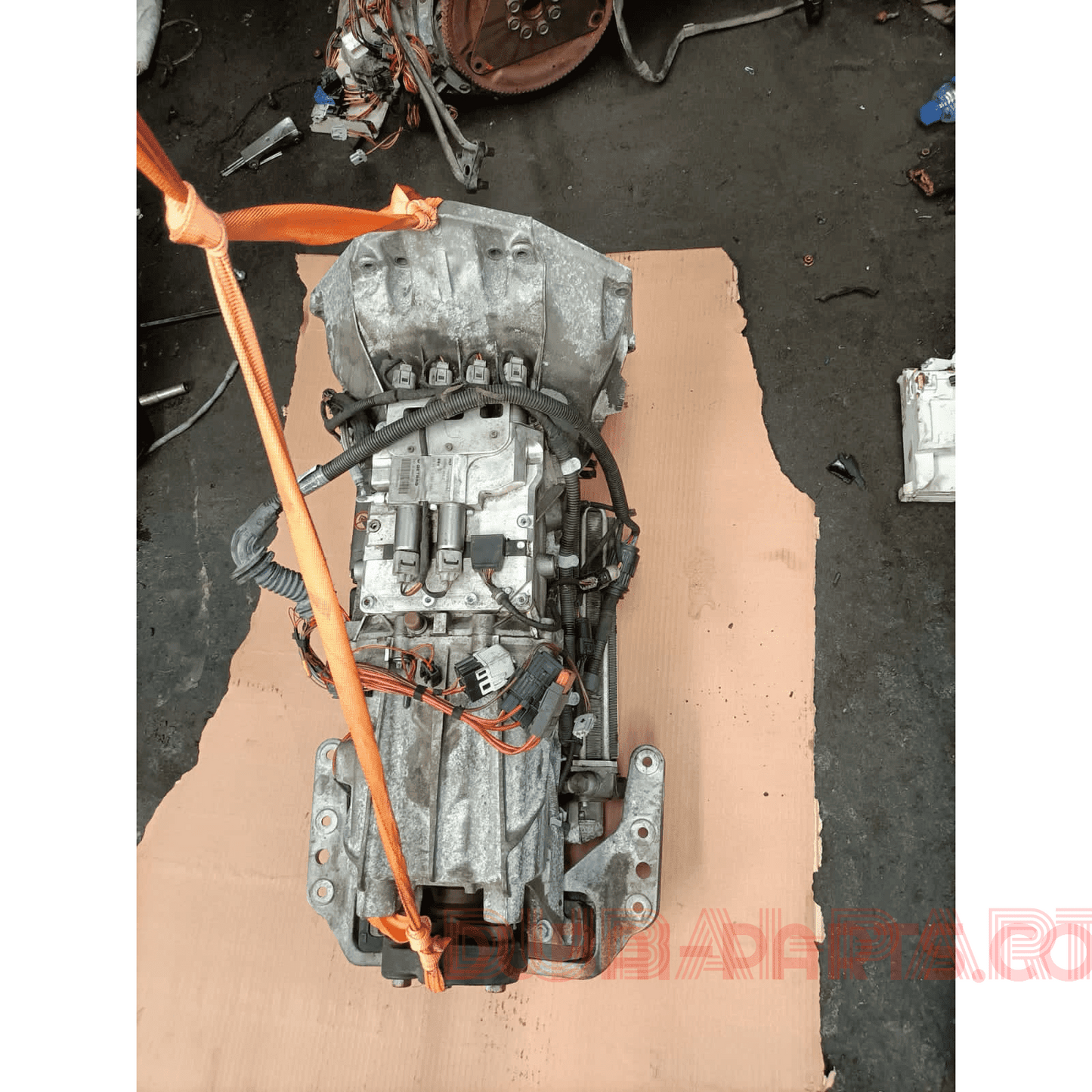 علبة تروس M5 V10 E60 مع قابضات على منصة نقالة