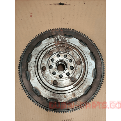 علبة تروس M5 V10 E60 مع قابضات على منصة نقالة