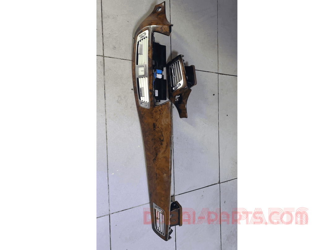 MB 218  CLS  DASHBOARD CENTER WOOD TRIM