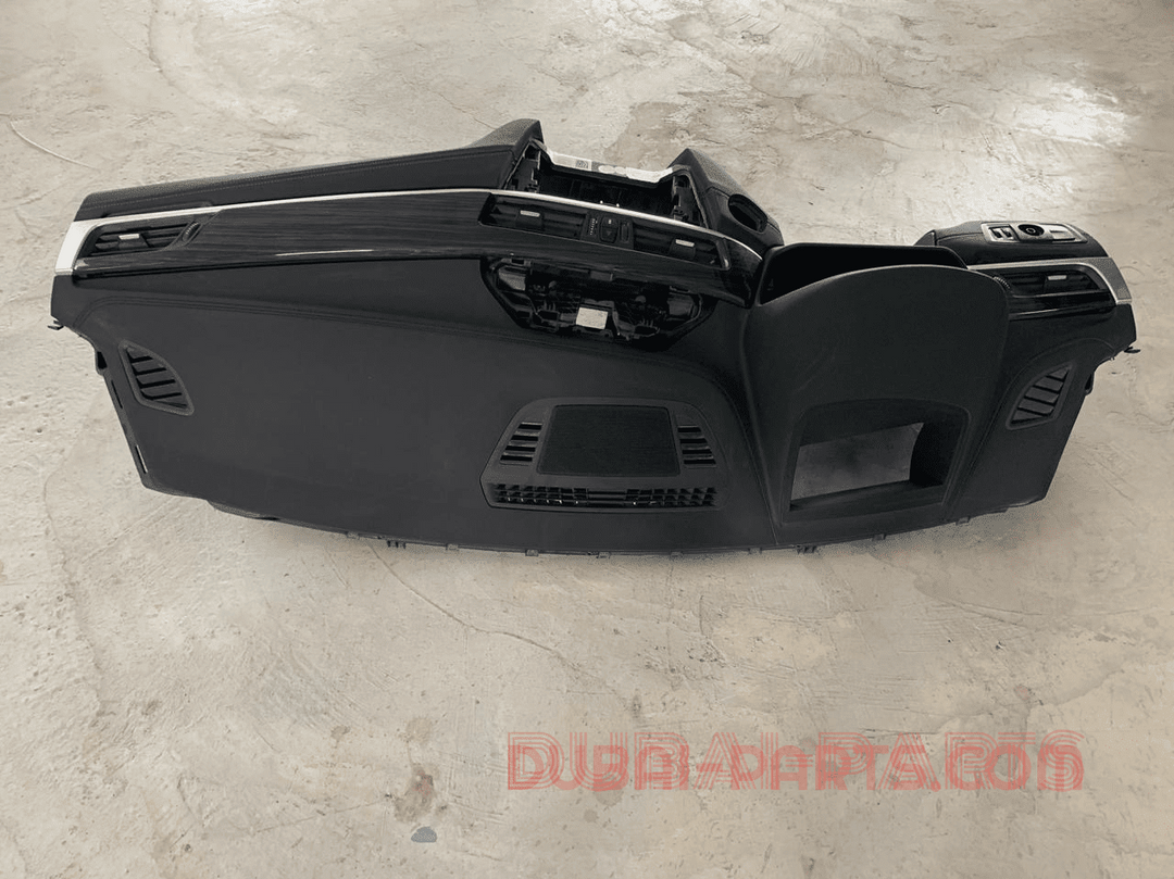 Bmw 8 series coupe 840i G15 LHD dashboard