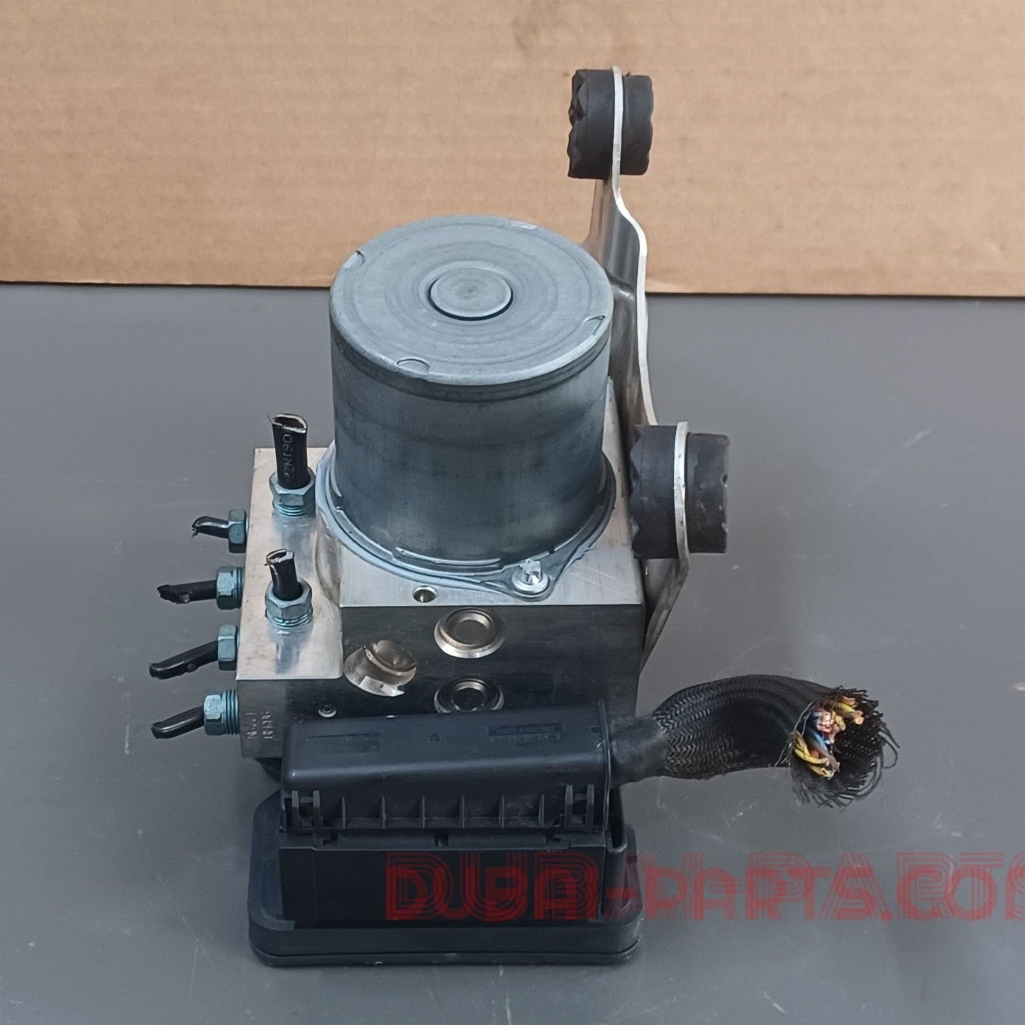 مضخة ووحدة تحكم نظام منع انغلاق المكابح (ABS) لسيارات BMW F10 وF11، رقم القطعة 6858955، قطع غيار أصلية مستعملة