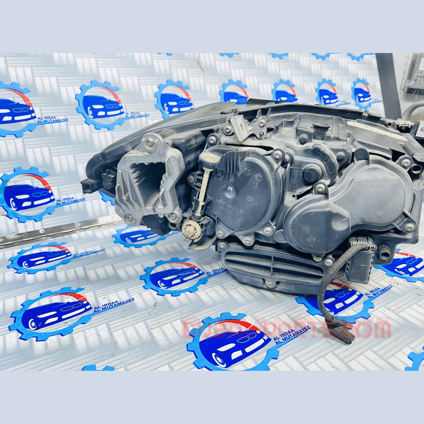 طقم مصابيح أمامية LED متكيفة من الفئة الخامسة لسيارة BMW F10/F11 (يابانية، قيادة يمين)