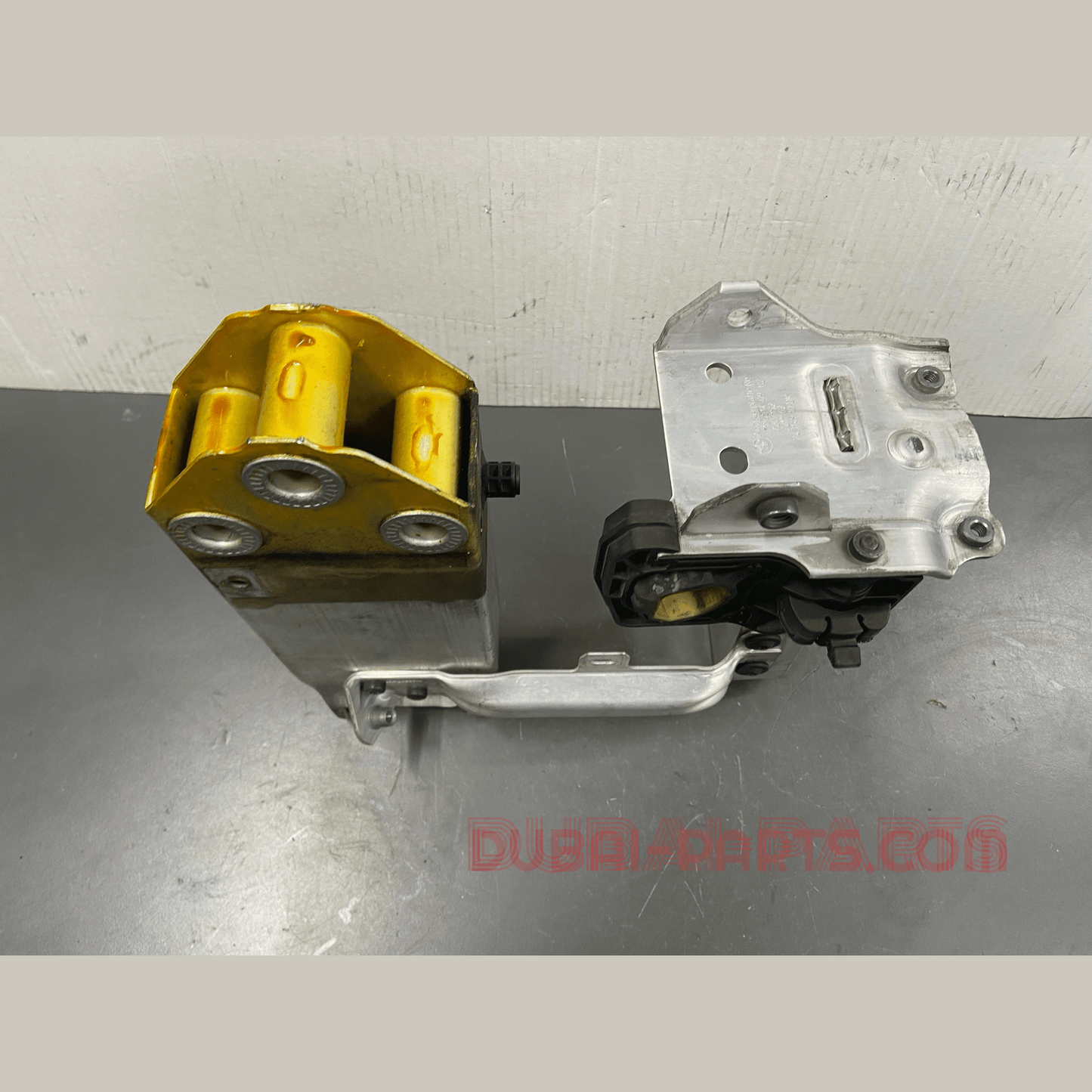 دعامة المصد الأمامي الأيسر لسيارة BMW F10 F11، رقم القطعة 7158873، منتج مستعمل