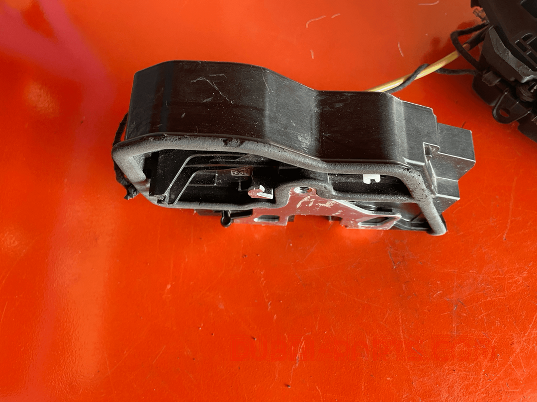 BMW X3 F25 Rear Right Exterior Door Handle And Lock 7331740 Used