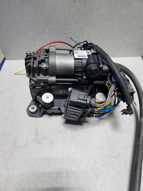 2015-2022 BMW 740i Air Suspension Compressor 6861882 7 Series G11 G12