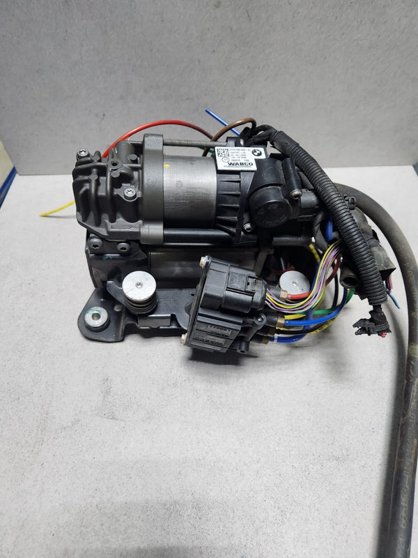 2015-2022 BMW 740i Air Suspension Compressor 6861882 7 Series G11 G12