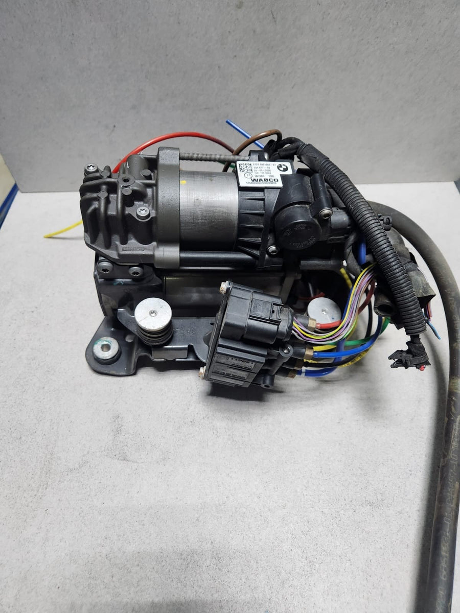 2015-2022 BMW 740i Air Suspension Compressor 6861882 7 Series G11 G12