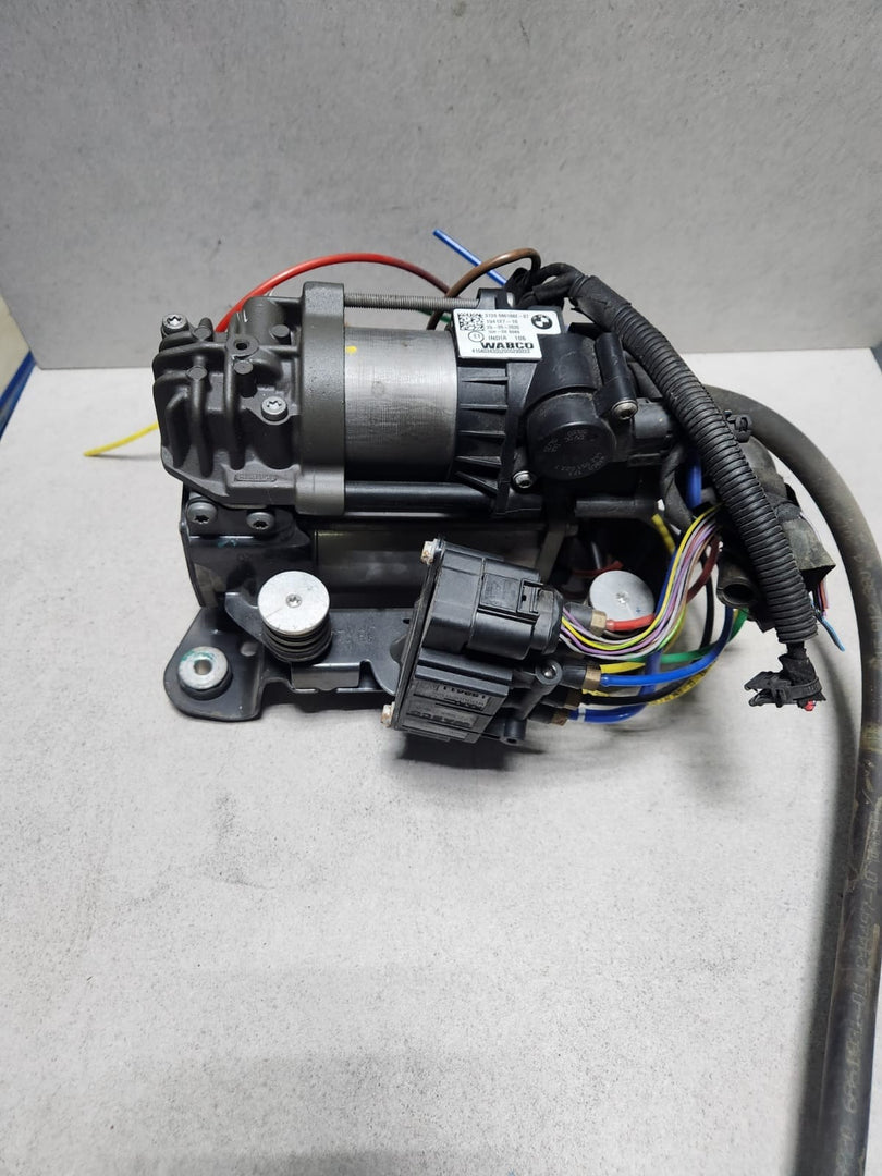 2015-2022 BMW 740i Air Suspension Compressor 6861882 7 Series G11 G12