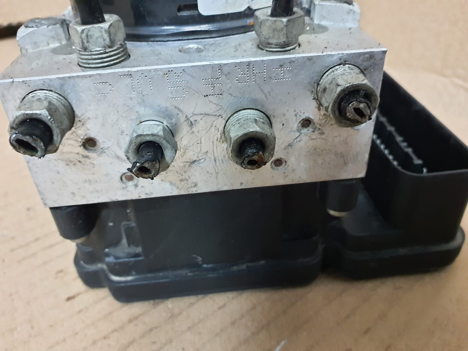 2005-2007 BMW 3 Series E90 E91 E92 E93 330i 335i 330d ABS Pump/Module 6776069