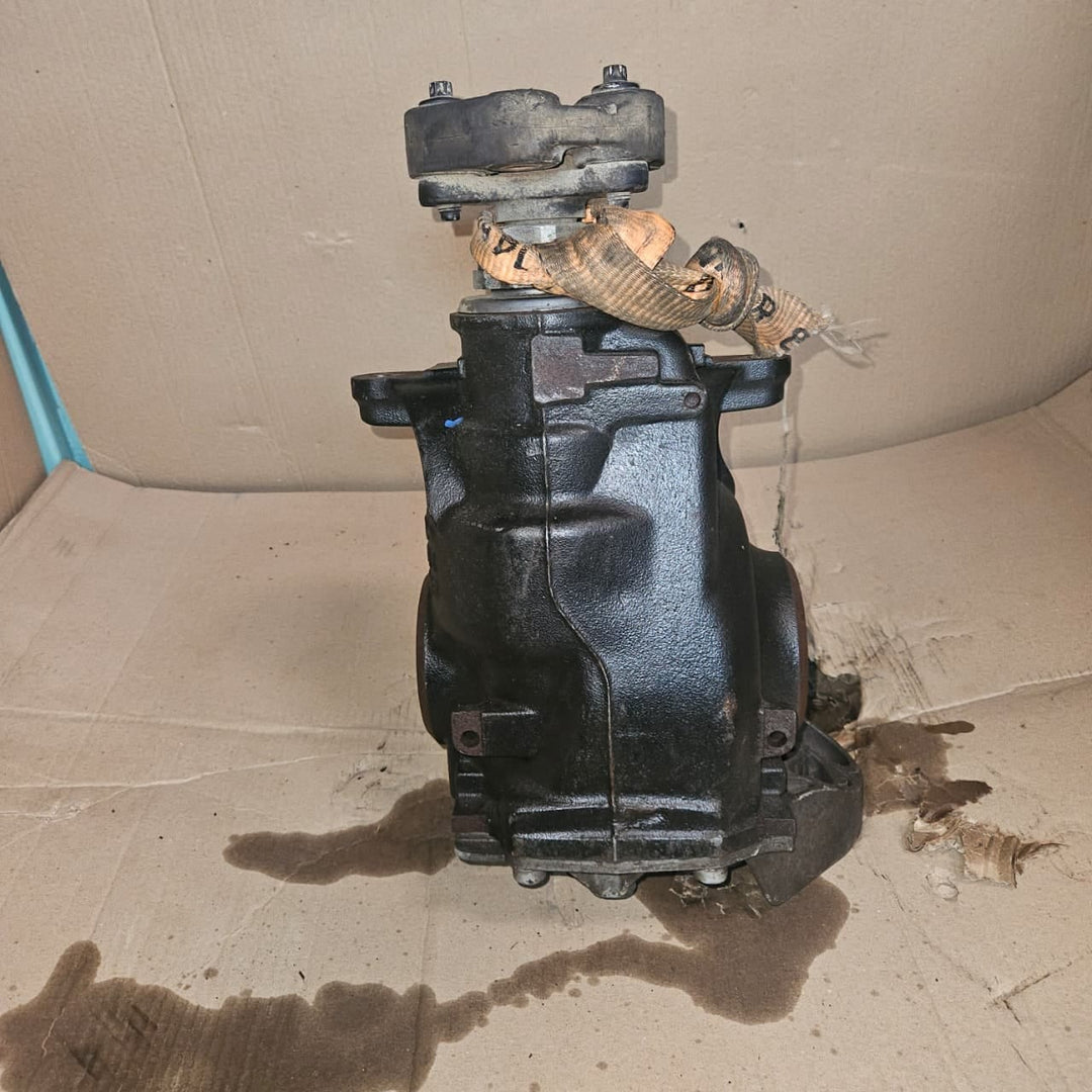 OEM BMW  3 Series F30 F31 F35 Rear 2.81 Differential 7605589