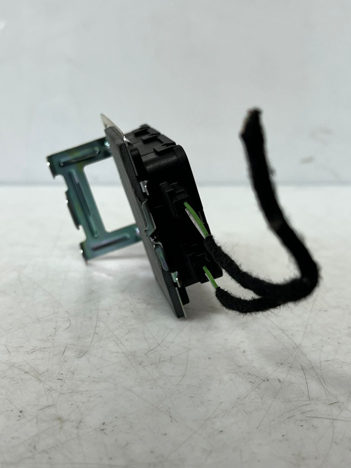 2016-2022 BMW 740i 7 Series G11 G12 Air Ionizer Control Module 9397970 OEM