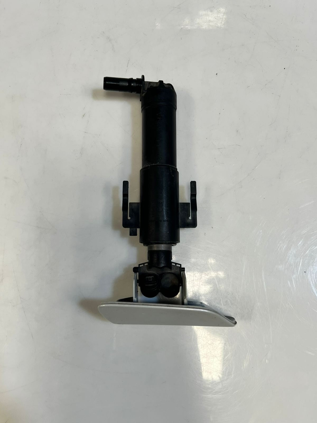 2015 BMW 740i 7 Series G11 G12 HIGH PRESSURE Headlight Washer Nozzle 7357354