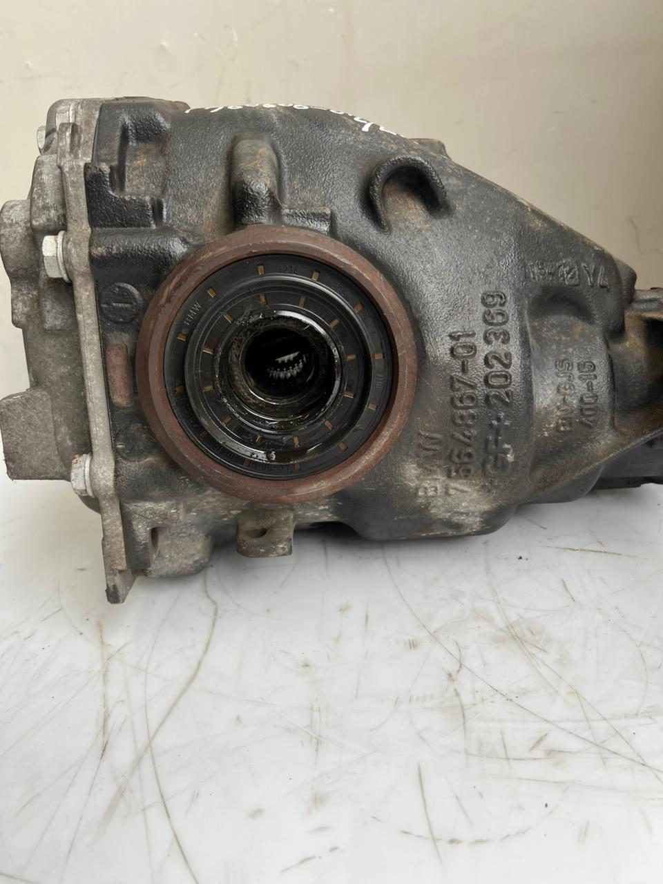 2004-2010 BMW 5' E60 E61 525i 6' E63 E64 630i Rear Differential 7560606 - 3.91
