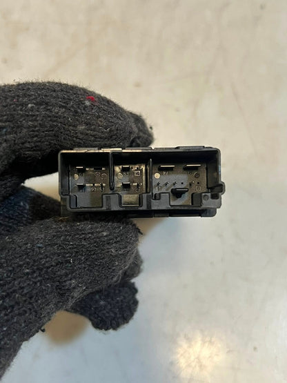 BMW F30 F31 F20 F21 F32 F07 F06 G05 Seat Control Module Rear Left Heated 7490465