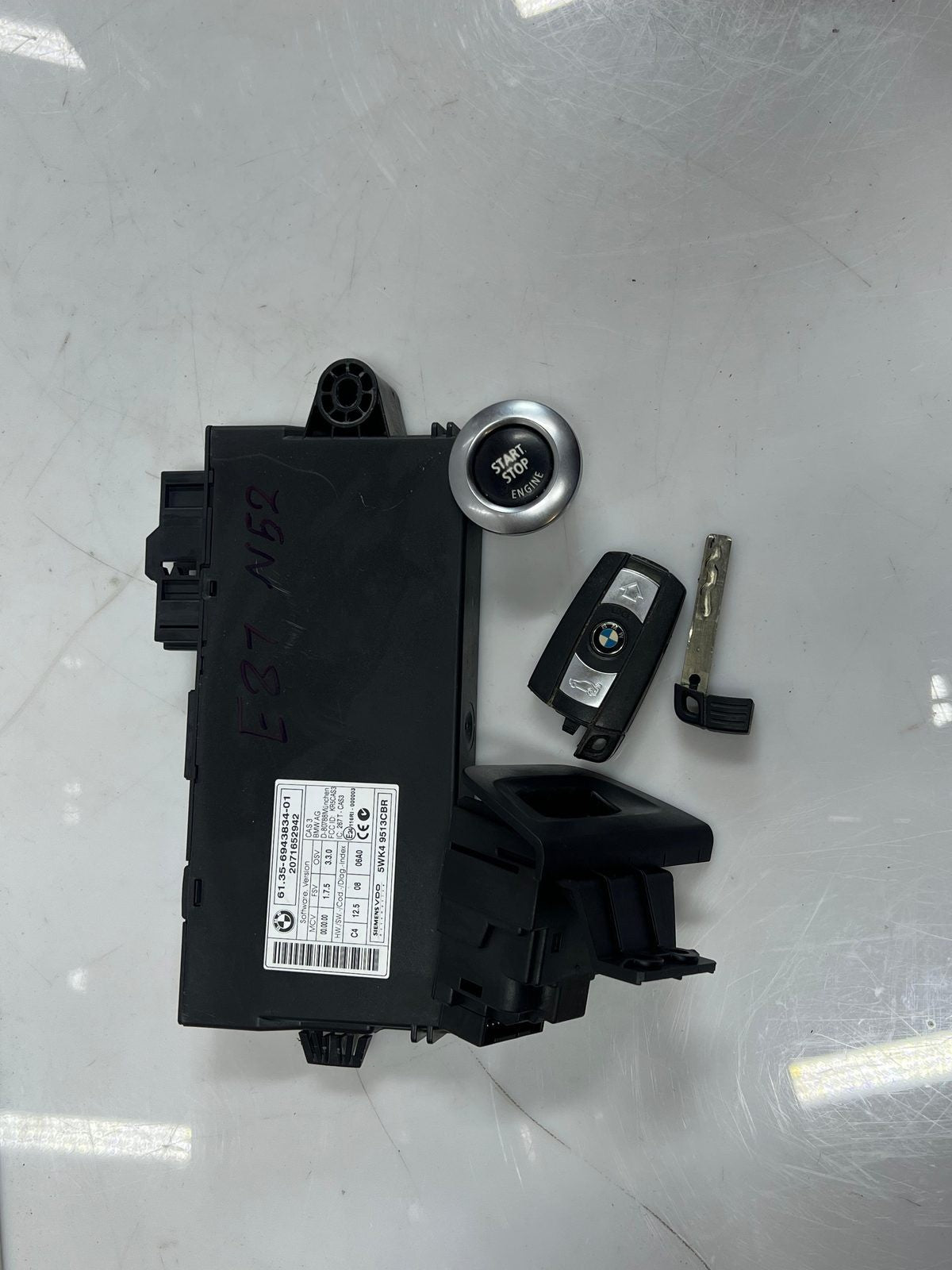 2011-2015 BMW X1 Engine Control Unit Complete Set 8610678 SET