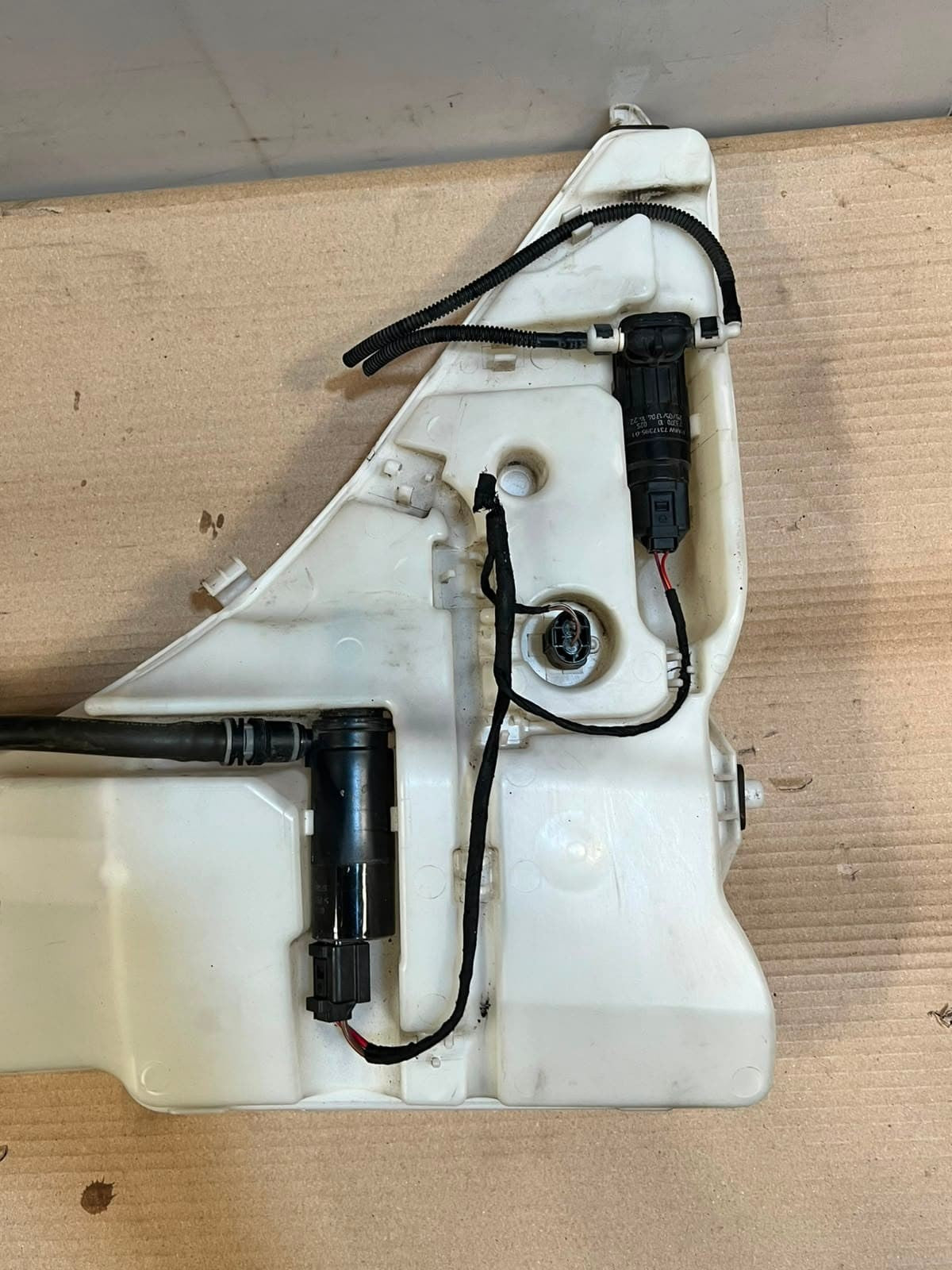 2013-2017 BMW X5 F15 Windshield Washer Fluid Reservoir/Tank BOTTLE 7292424 OEM