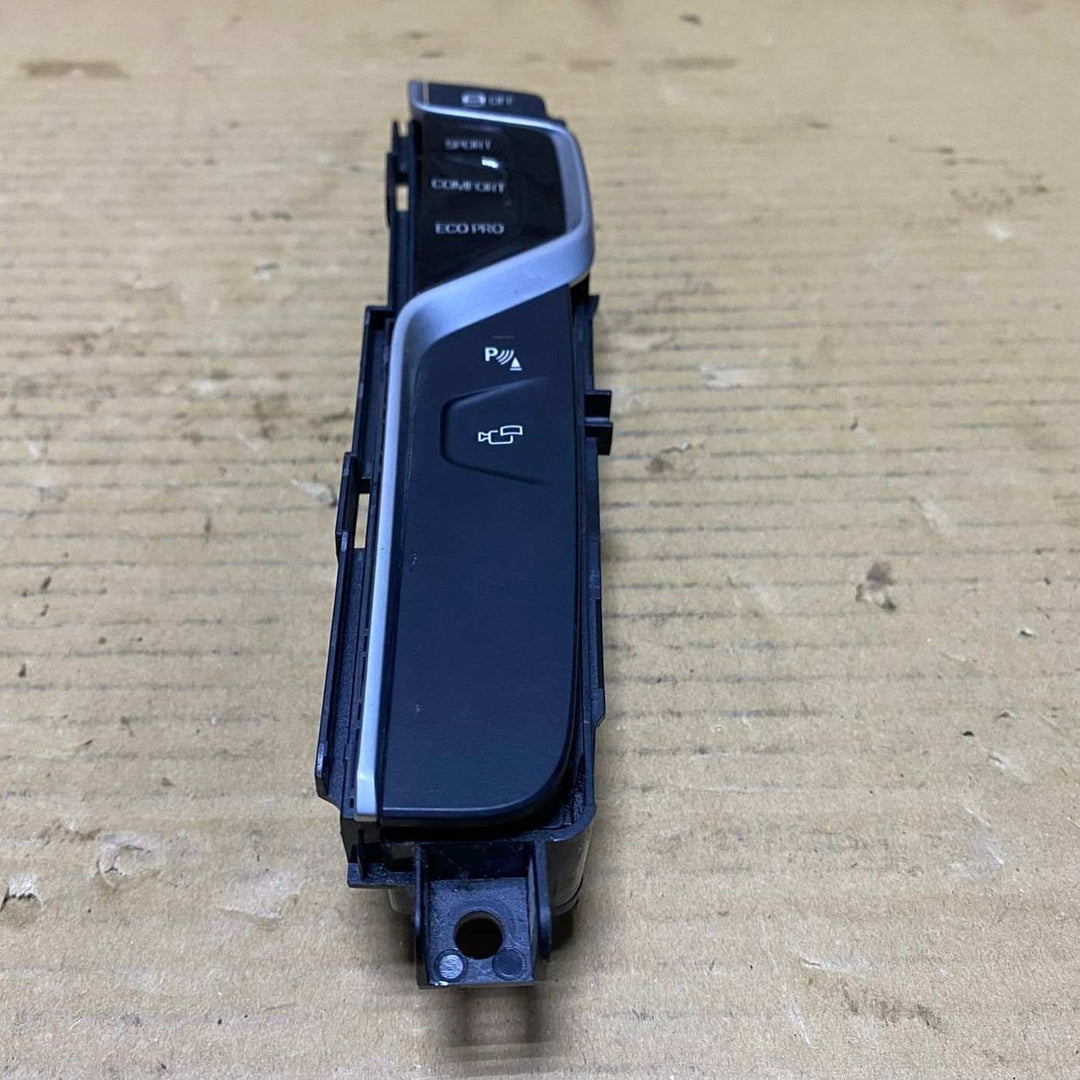 BMW Center Console Switch Operating Unit 6843922 RHD 5 Series G30 G31 and X3 G01