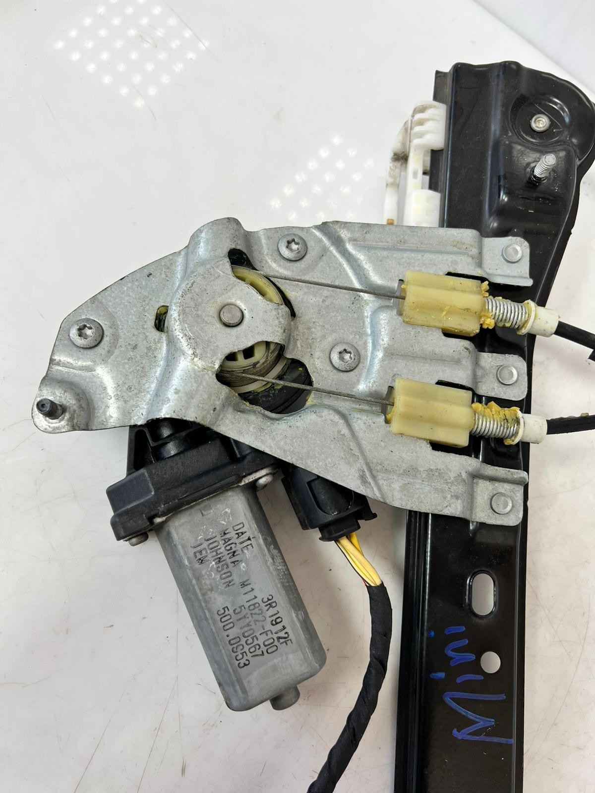 2011-2016 Mini Cooper Countryman Front Window Regulator With Motor 9800565