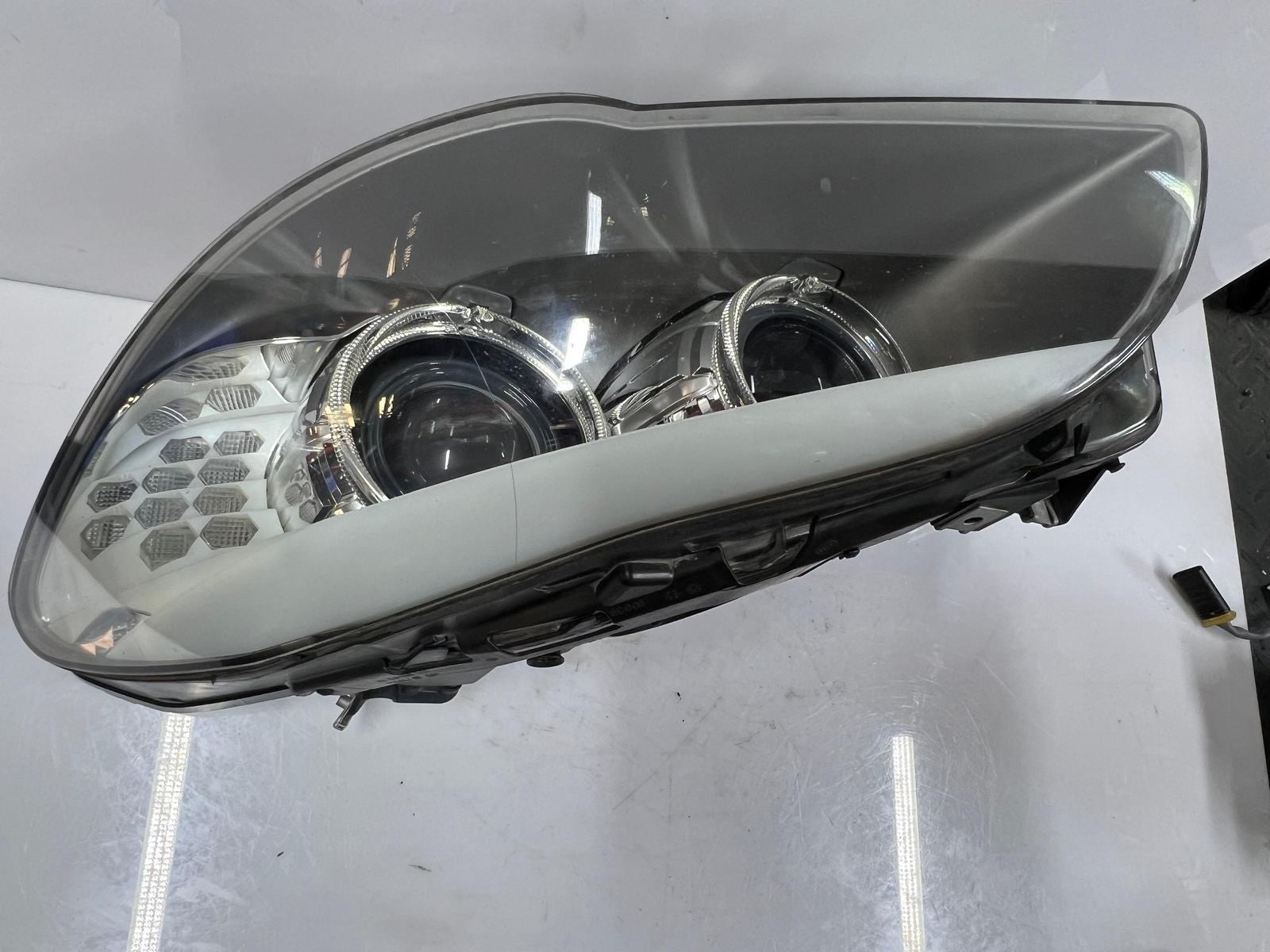 BMW Xenon headlight for BMW 5 Series F10 F11 Pre-2010-2014 7203247 OEM ECE