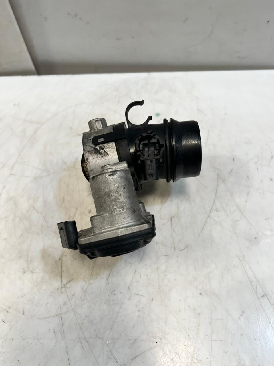 2013 BMW X3 X4 X5 X6 E84 E83 F25 F26 E70 F15 E71 F16 Throttle Body 7810752 OEM