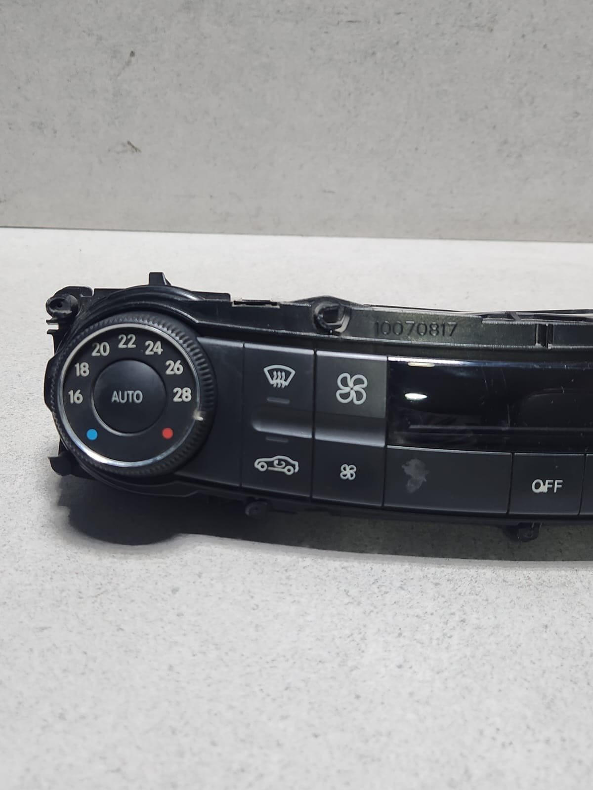 Mercedes-Benz Climate Control Panel 2118300890 W211 E-Class and S211 E-Class