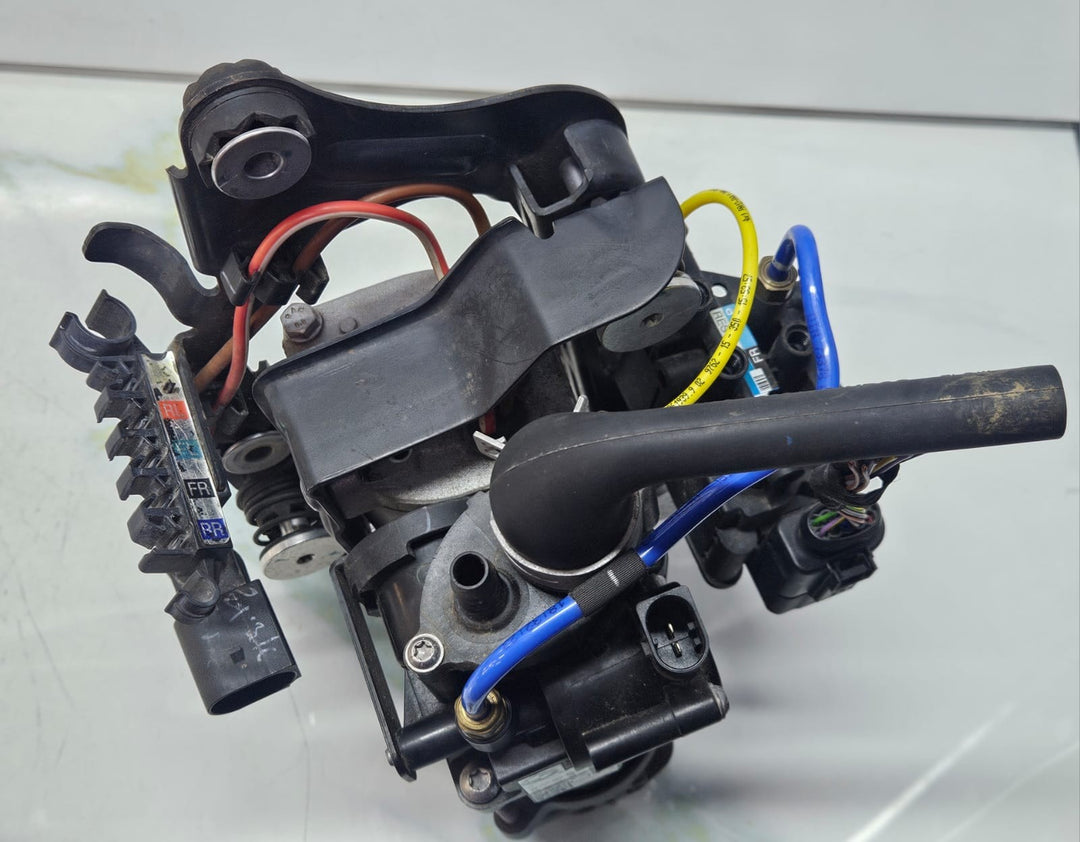 BMW 740e 7 Series G11 G12 Air Pump (Suspension) 6861882 OEM