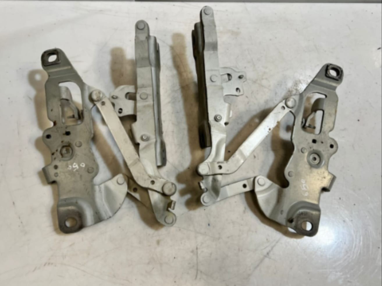 2011-2016 BMW 528i 5 Series F10 F11 6' F12 F13 M5 M6 Bonnet Hood Hinge 7249888 