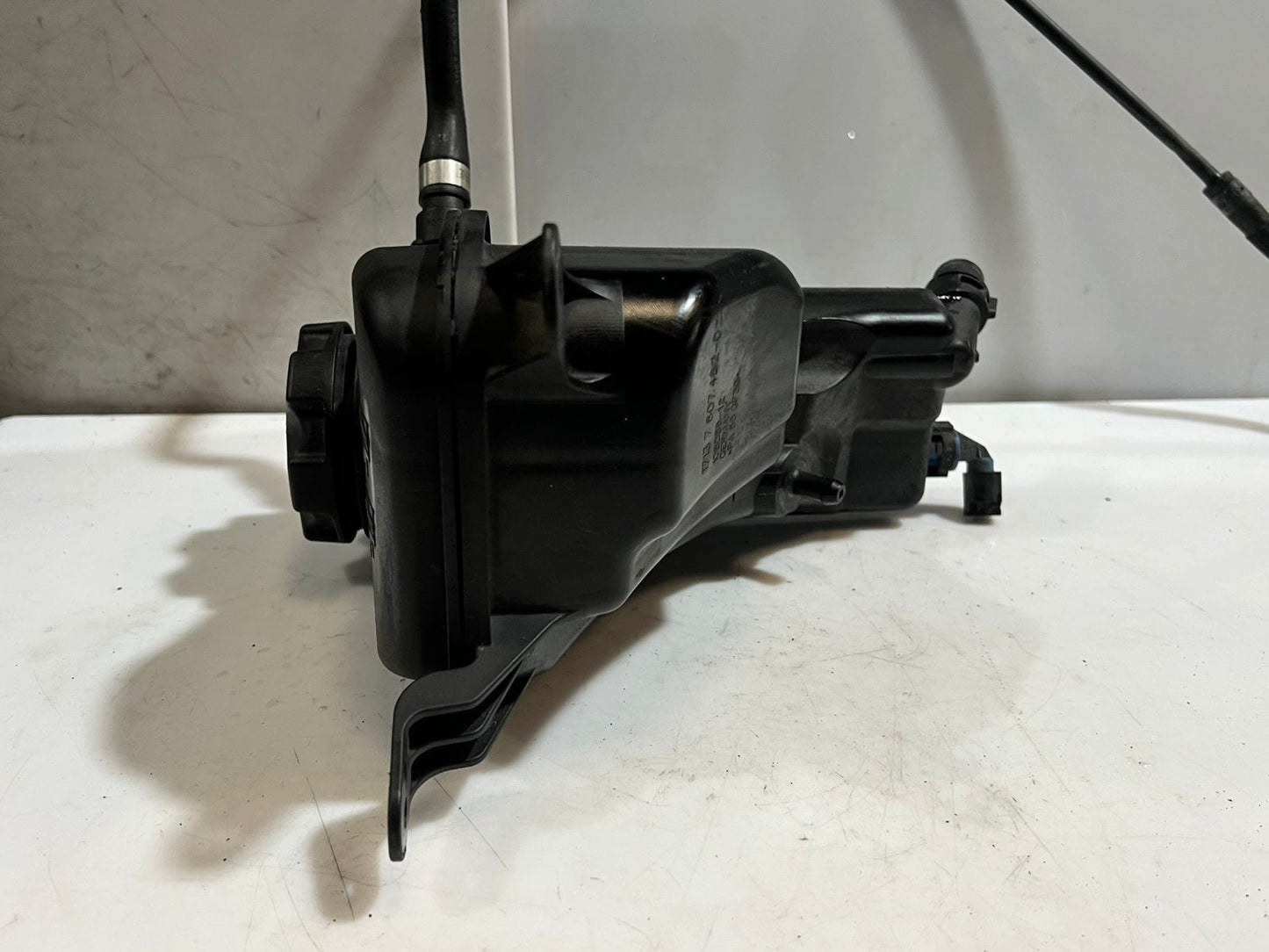 2006-2013 BMW E90 E91 E92 E93 E82 E84 335 330 Coolant Expansion Tank 7607482 OEM