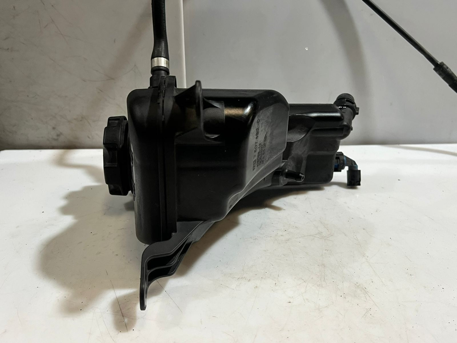 2006-2013 BMW E90 E91 E92 E93 E82 E84 335 330 Coolant Expansion Tank 7607482 OEM