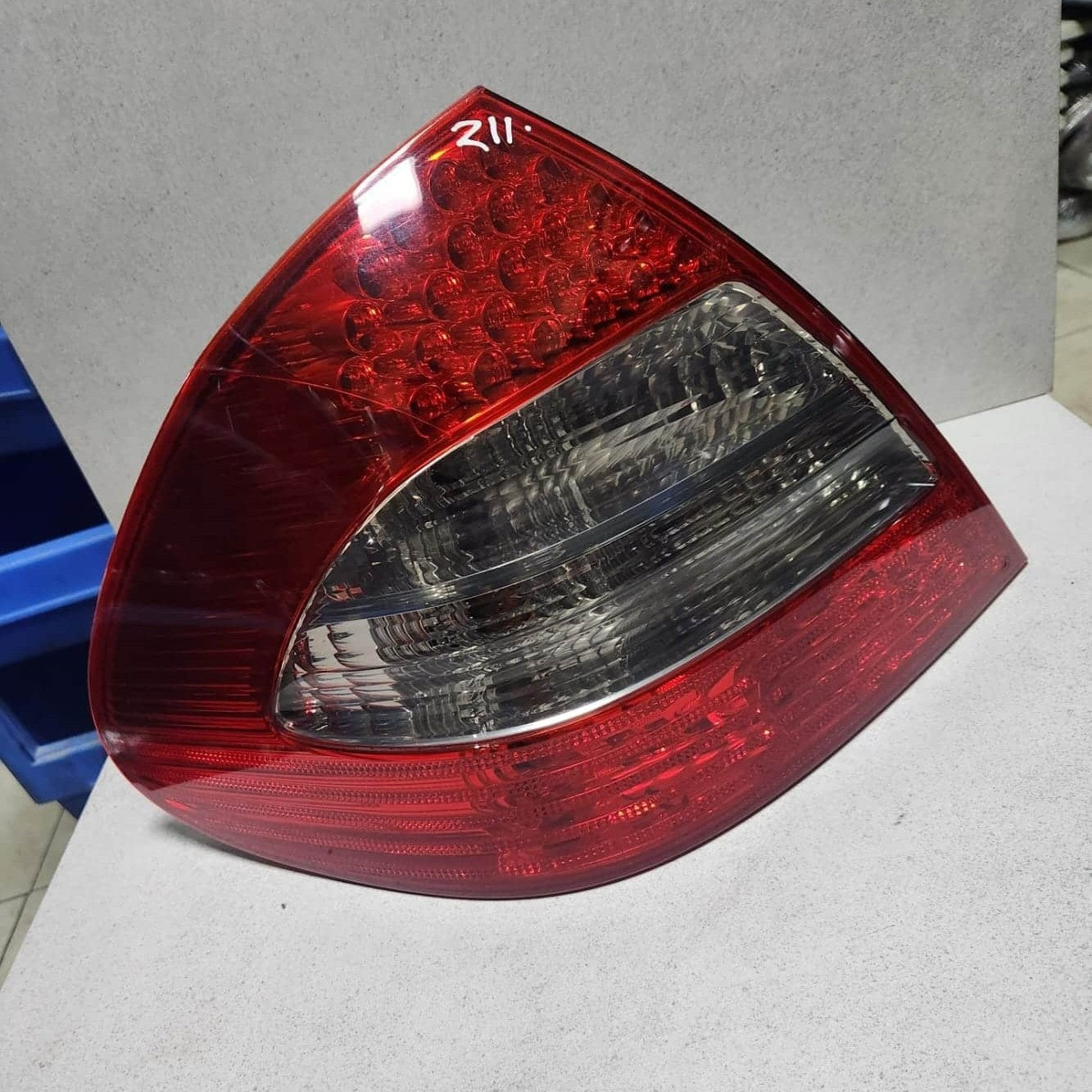 2007-2009 Mercedes-Benz E280 Tail Light Assembly A2118202564 W211 E-Class