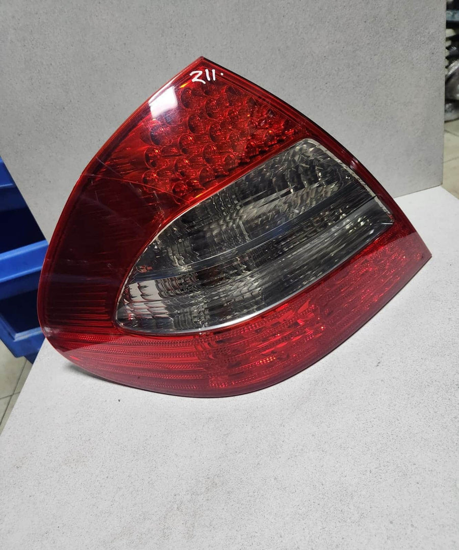 2007-2009 Mercedes-Benz E280 Tail Light Assembly A2118202564 W211 E-Class