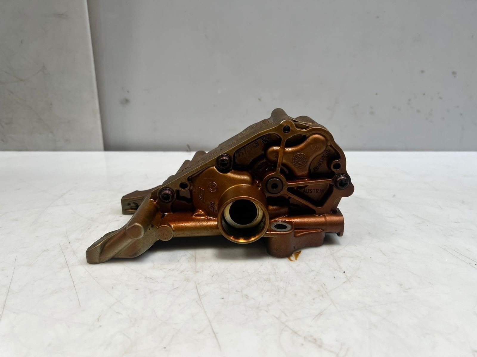 2011-2012 BMW X3 F25, 528i F10 and Z4 E89 3.0L Engine Oil Pump 7573748 OEM
